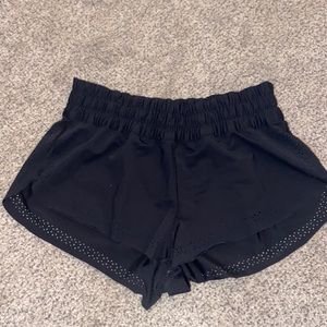 Size 4 lulu shorts